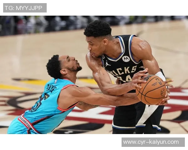 篮网主帅费尔南德斯因病缺席对雄鹿比赛球队面临挑战