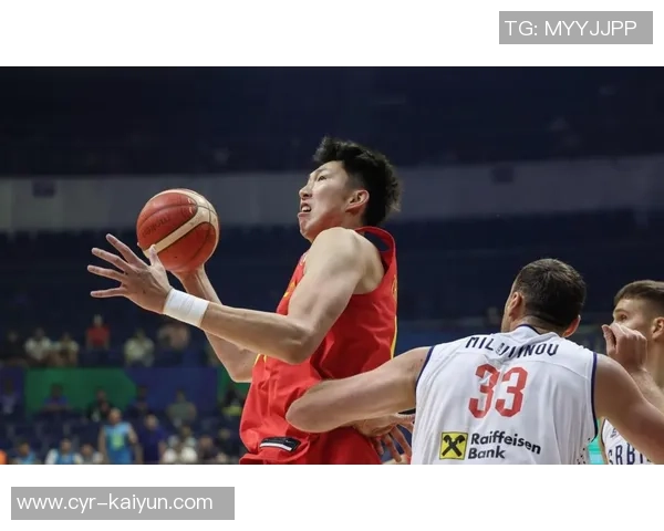 周琦进攻积极性不足全场仅出手四次贡献七分八篮板两助攻表现平淡